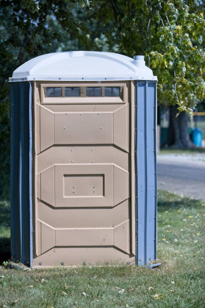 Best Portable bathroom rental  in Frankfort, MI